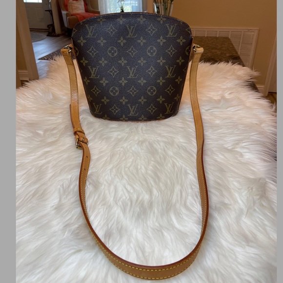 Authentic Louis Vuitton NeoNoe Monogram Limited ROMA Colosseum Crossbody Bag